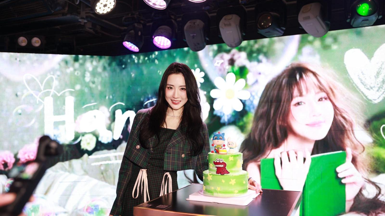 菊梓喬與fans提前慶祝39歲生日 向保錡詐型未有禮物