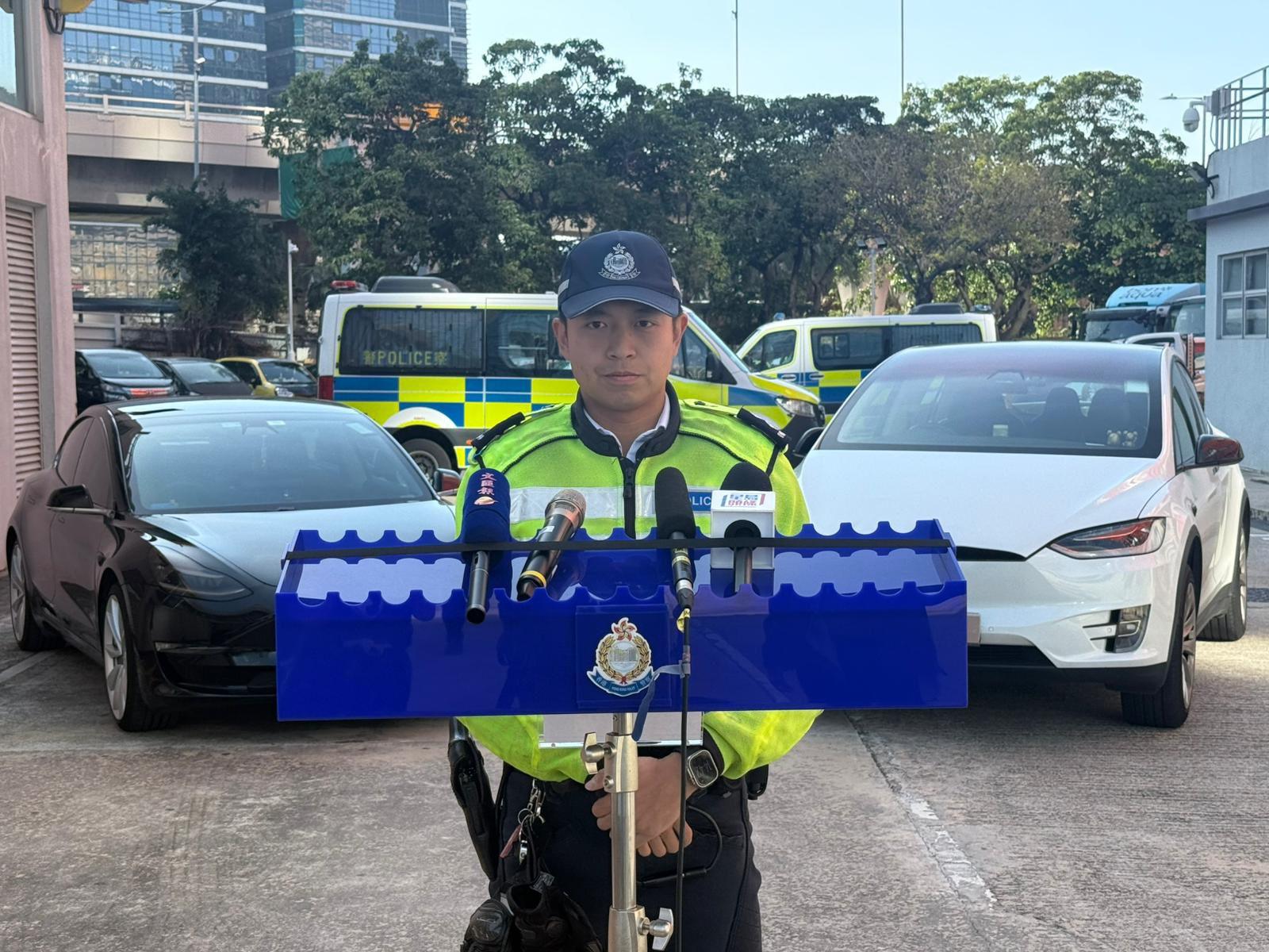 警東九龍「放蛇」打擊白牌車，拘兩男女扣兩部Tesla。