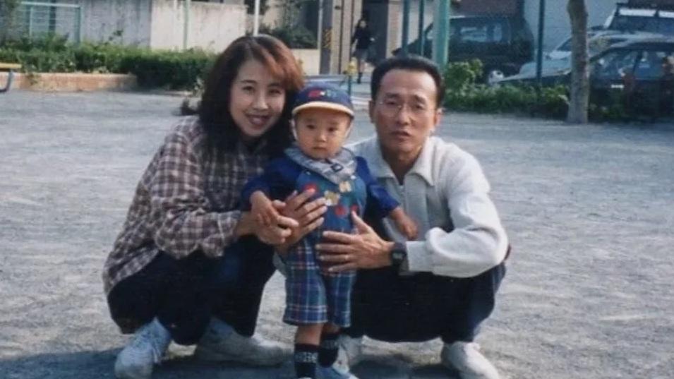 死者高羽奈美子生前與丈夫高羽悟和兒子的生活照。(互聯網)