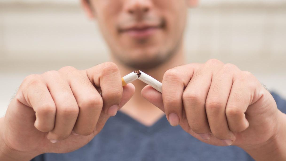 英國倫敦大學學院研究結果顯示，與持續吸煙者相比，戒煙者的「語言流暢性」退化速度下降近五成，記憶力衰退的速度也減緩約兩成。