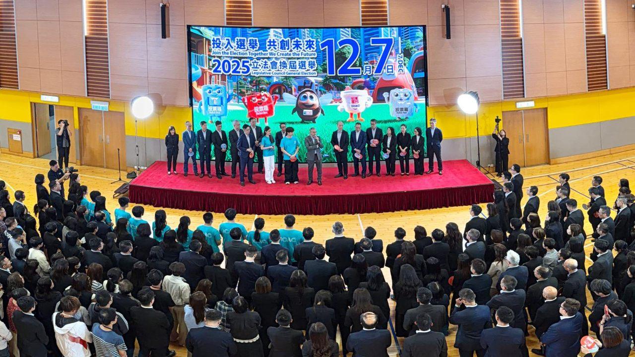 立法會選舉2025｜廉政公署投票日「總動員」派人員駐守票站 視察點票程序。（廉署提供）