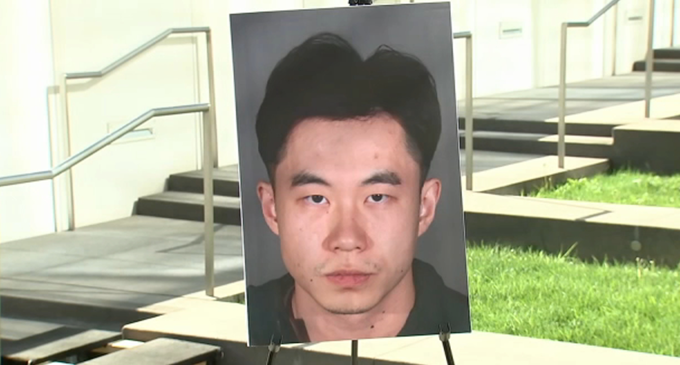 30歲中國公民、美國南加州大學中國博士生翁偲喆（Steven Weng）涉於2021年至2024年間，在洛杉磯對3名女性落藥性侵，被控強姦、雞姦、用藥物強姦罪等8項重罪罪名。(影片截圖)