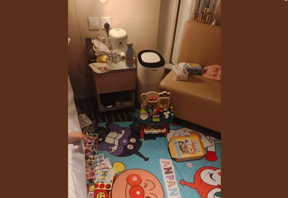 大埔宏福苑五級大火，一名獲安排入住尖沙咀皇家太平洋酒店的受影響男居民感謝在這段艱難時間向他一家提供幫助的酒店員工及義工(facebook「大埔 TAI PO」)