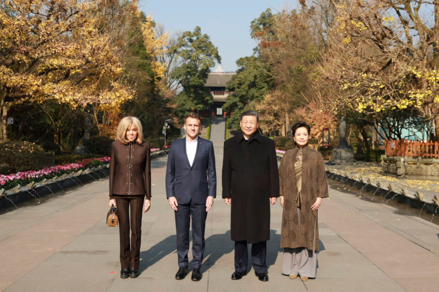 習近平馬克龍於都江堰交流　稱中法合作能為世界和平作更大貢獻。（新華社）