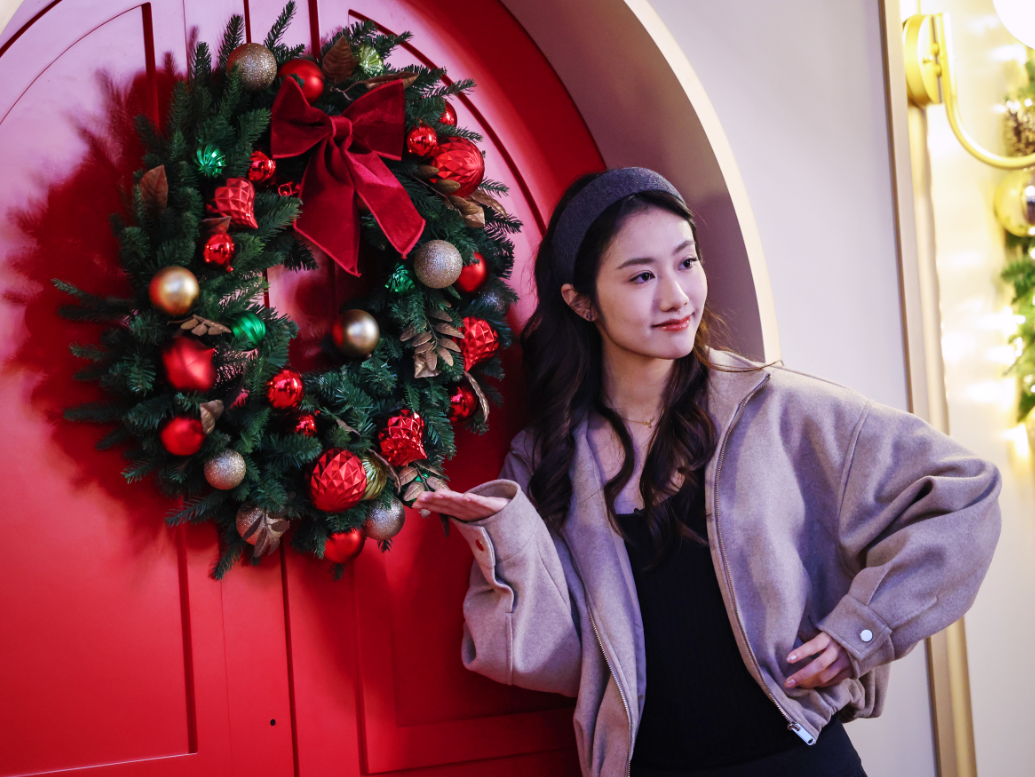 警方與運輸署宣布，為配合即將到來的平安夜及聖誕節慶祝活動，將於12月24日及25日實施人流安全管理措施、封路、特別交通及運輸安排。預計屆時將有大批市民外出慶祝。(中通社)