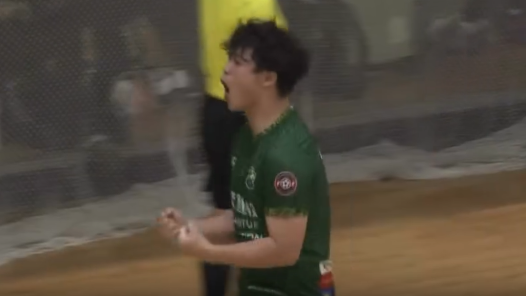 台灣五人足球賽門將的鄭凱鴻又一次過早慶祝。(影片截圖)