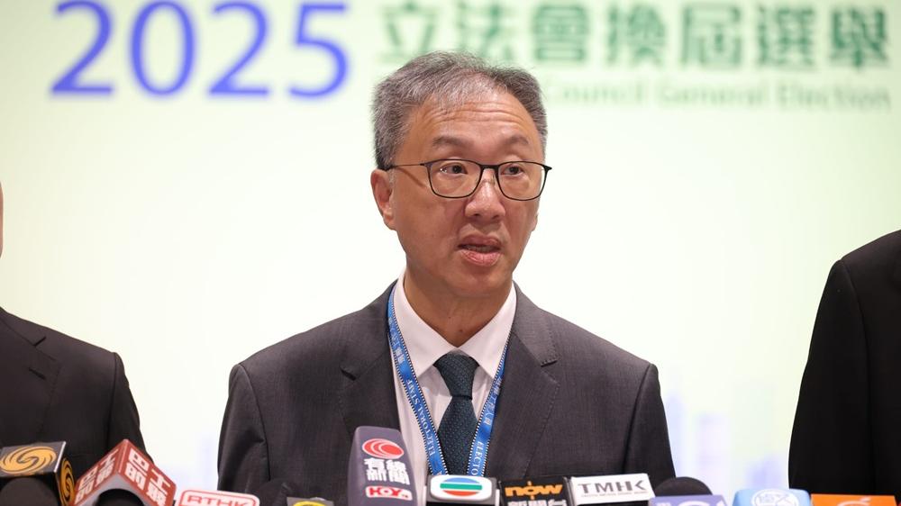 立法會選舉2025，陸啟康哽咽稱選舉不容易，指巿民對新一屆議員有期望。(林俊源攝)