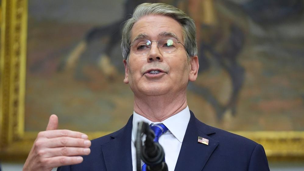 貝森特承認曾經營大豆農場，上周出售股權。(AP)