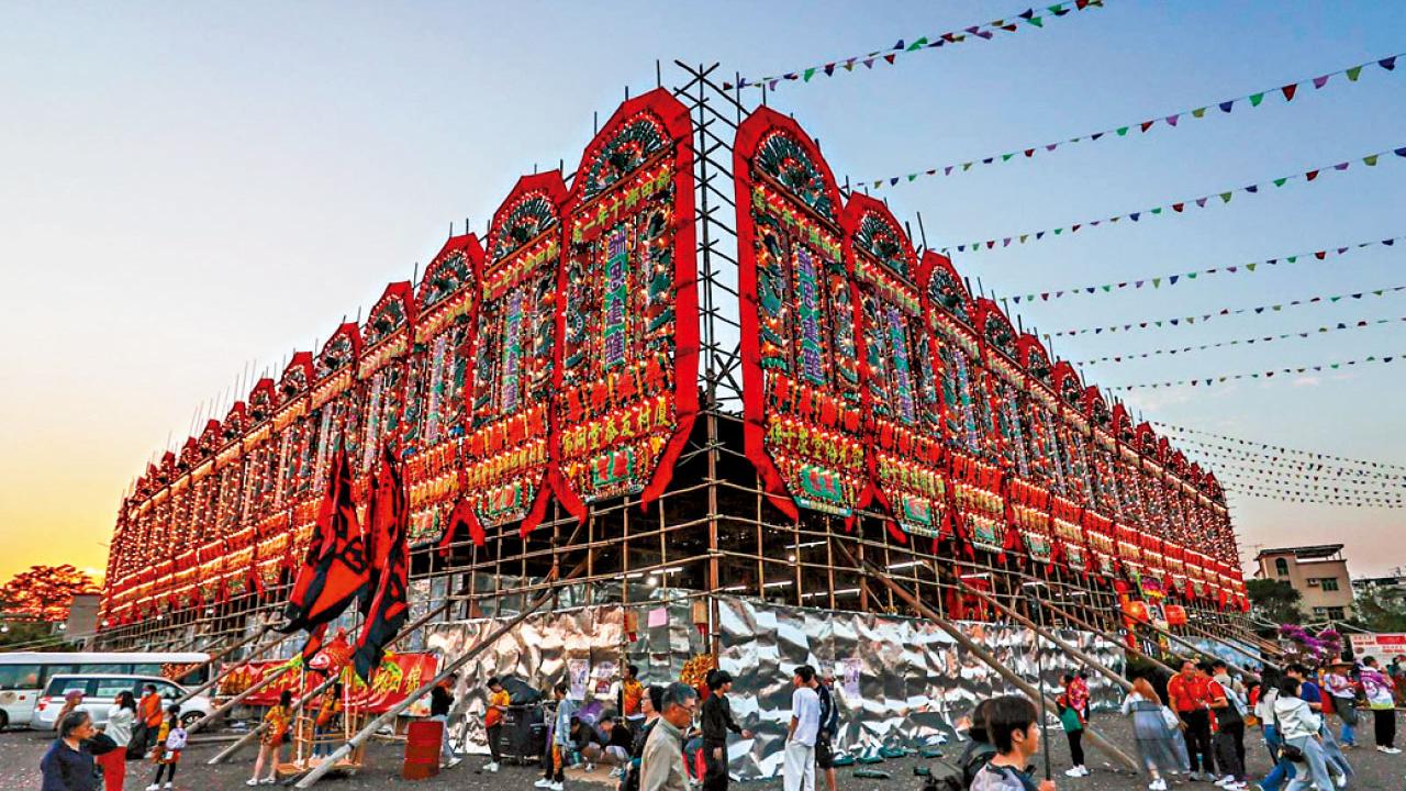 錦田鄉酬恩建醮 30米戲棚拔地而起 健力士認證全球最大臨時竹構祭壇