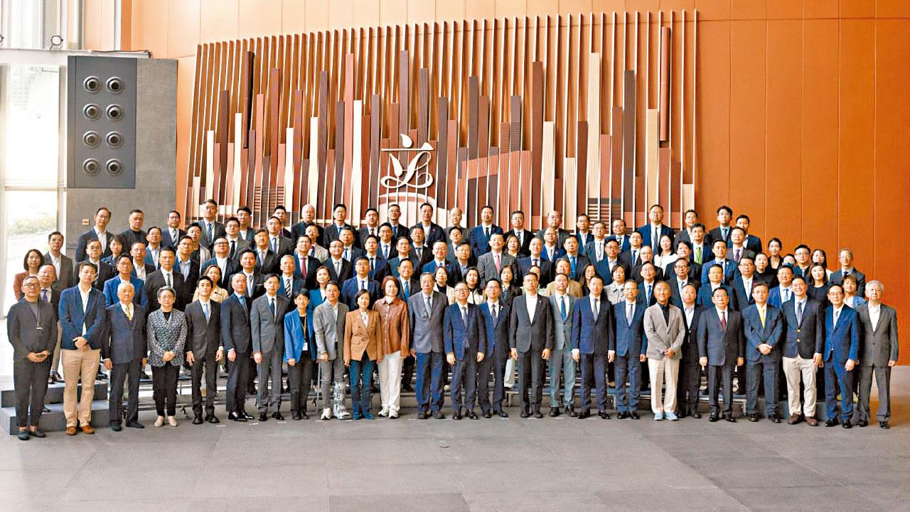 新舊議員首度立會齊亮相 梁君彥：冀薪火相傳多交流 眾議員關注大火善後工作