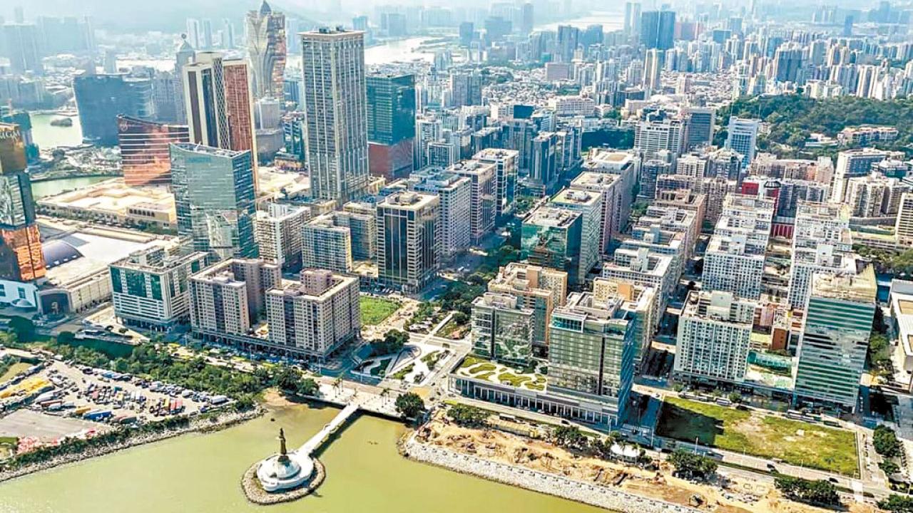 澳門首先要解決的是人口不足問題