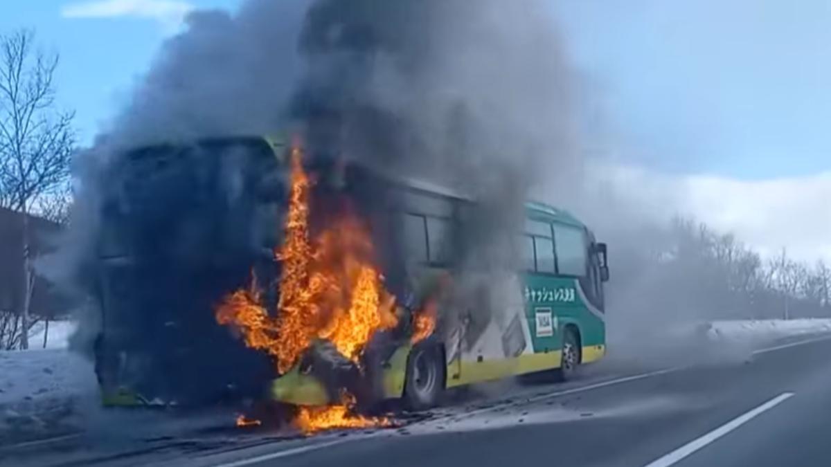 北海道新千歲機場巴士突起火 火勢猛烈車上41人及時疏散(有片)|日本旅遊