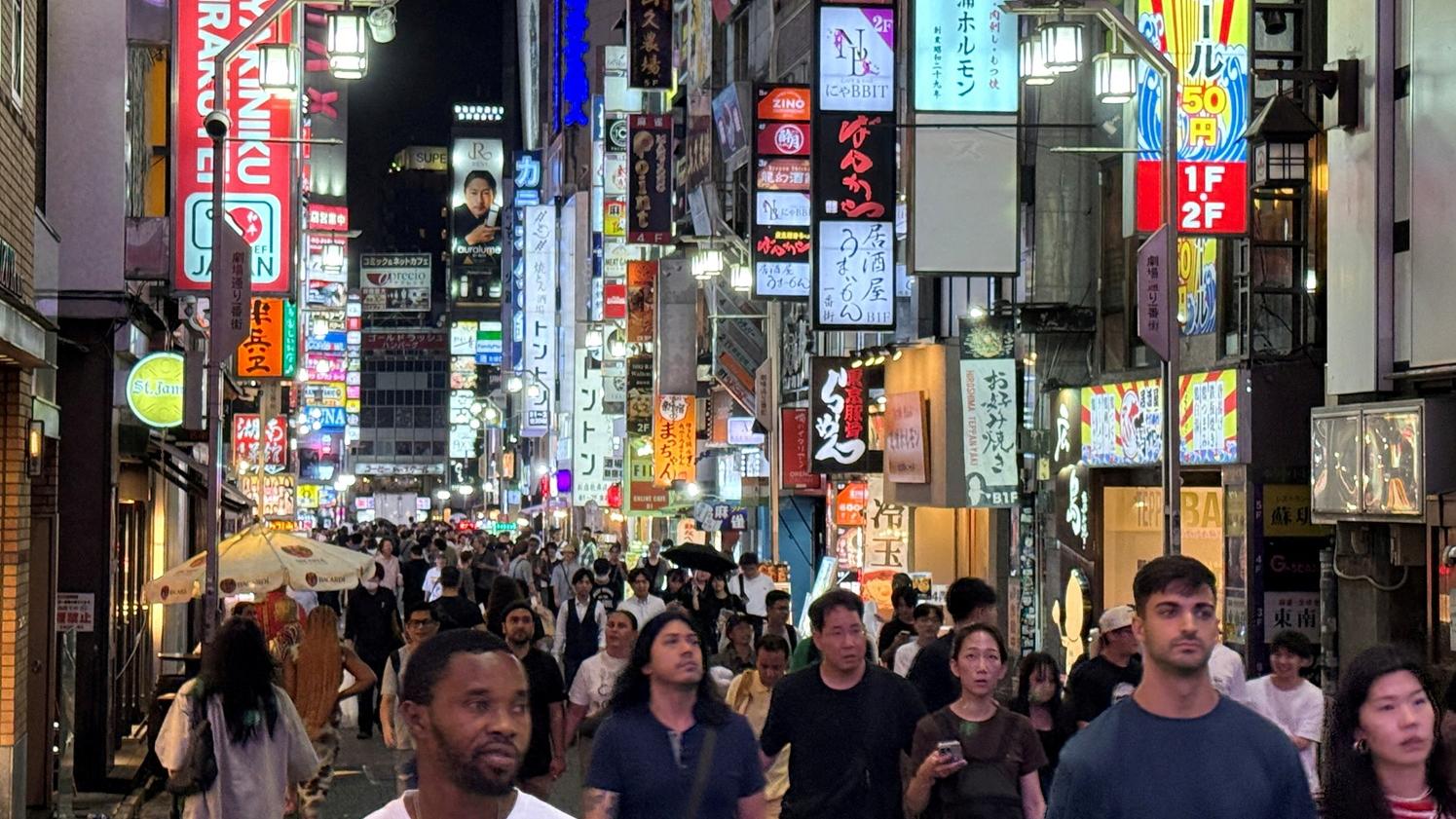 東京新宿歌舞伎町。(路透社)