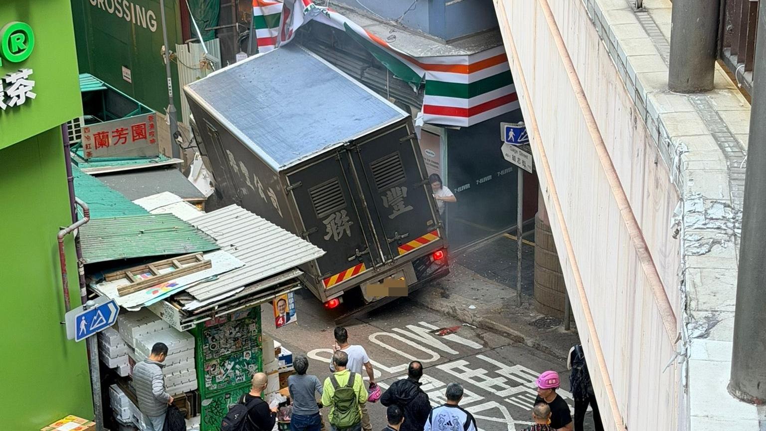 中環發生交通意外。（fb「車cam L（香港群組）」圖片）