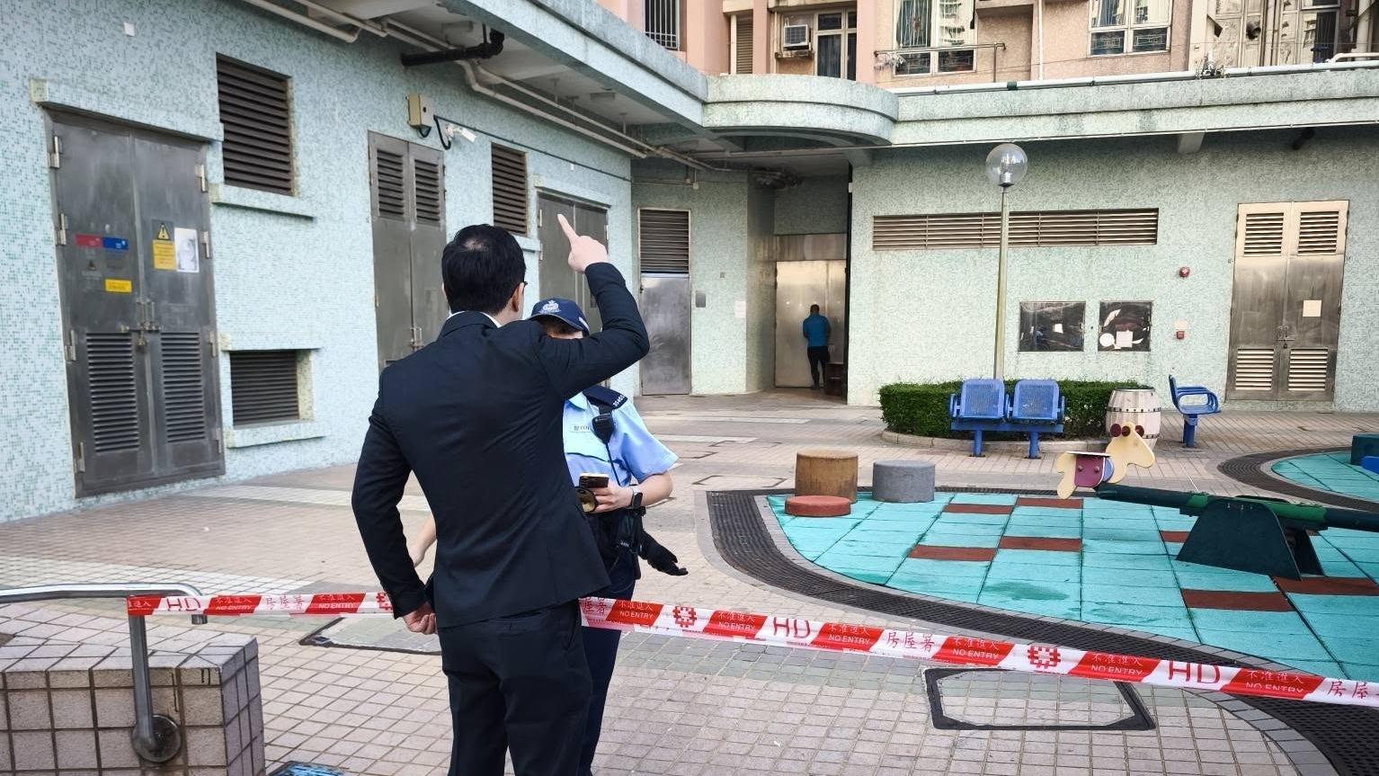 鯉魚門邨發生天降鈔票案。（fb「張琪騰」圖片）