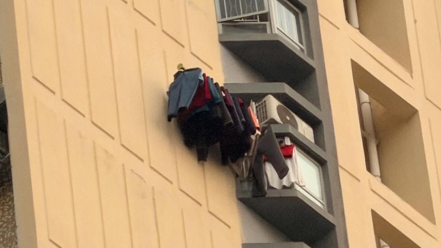 葵涌邨住戶「打橫」晾衫，房屋署表示已警告住戶(Threads圖片)