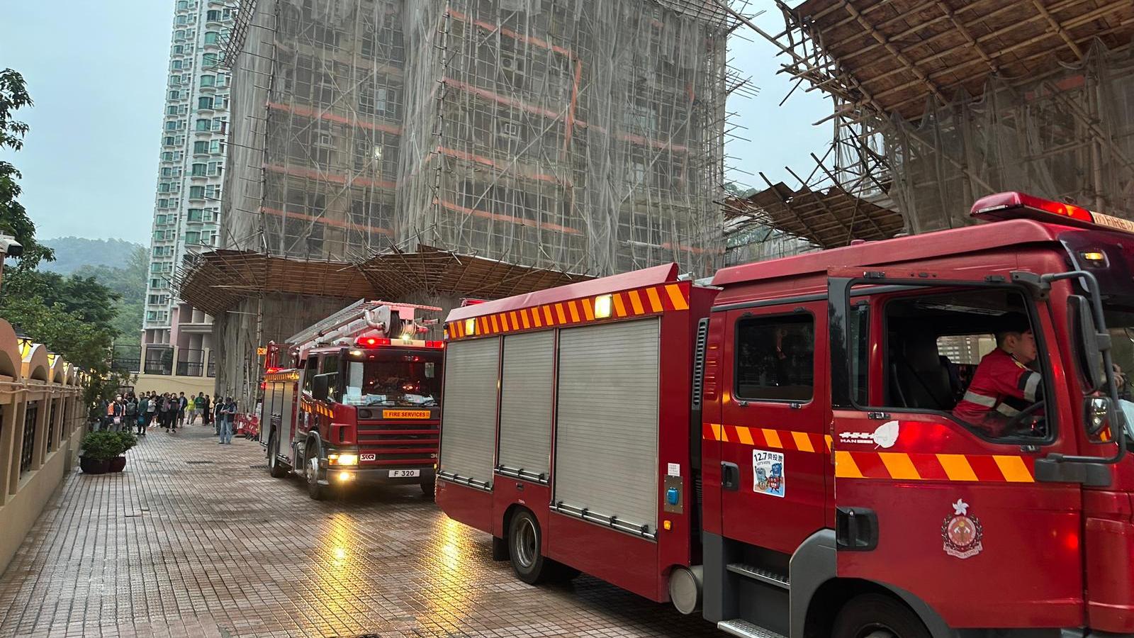 屯門怡樂花園發生火警。（讀者提供圖片）