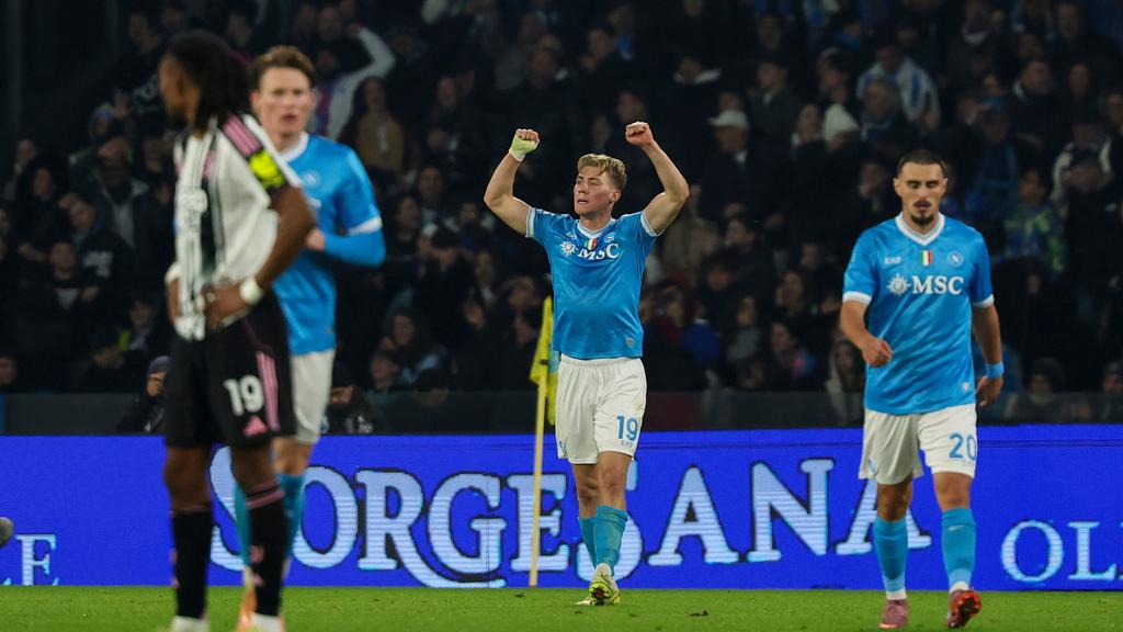 海倫梅開二度為拿玻里擊敗祖雲達斯。(美聯社)