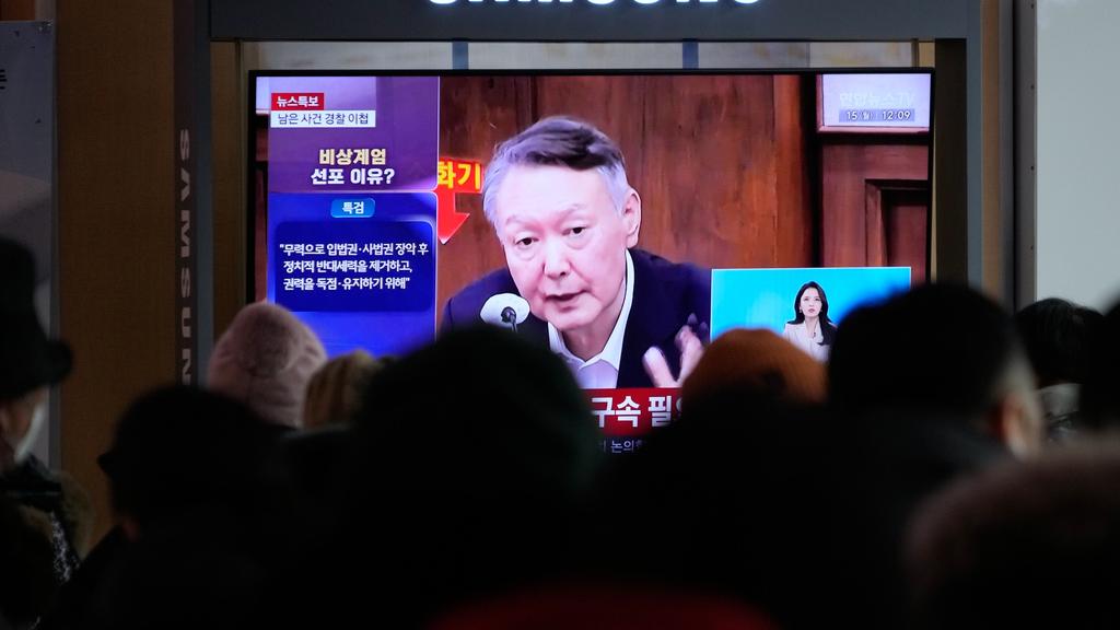 南韓電視新聞報道特檢組發表對去年12月戒嚴的最終調查報告。(美聯社)