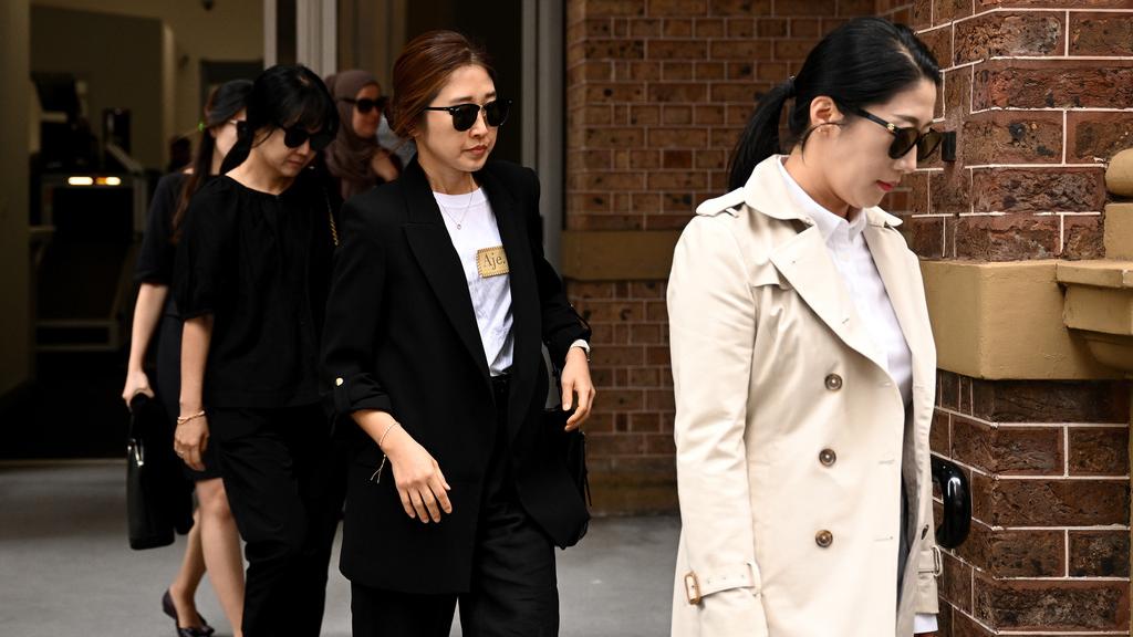 死者家屬旁聽後離開法院。(美聯社)