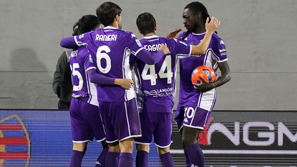 費倫天拿5:1大勝鳥甸尼斯，取得今季聯賽首場勝仗。(美聯社)