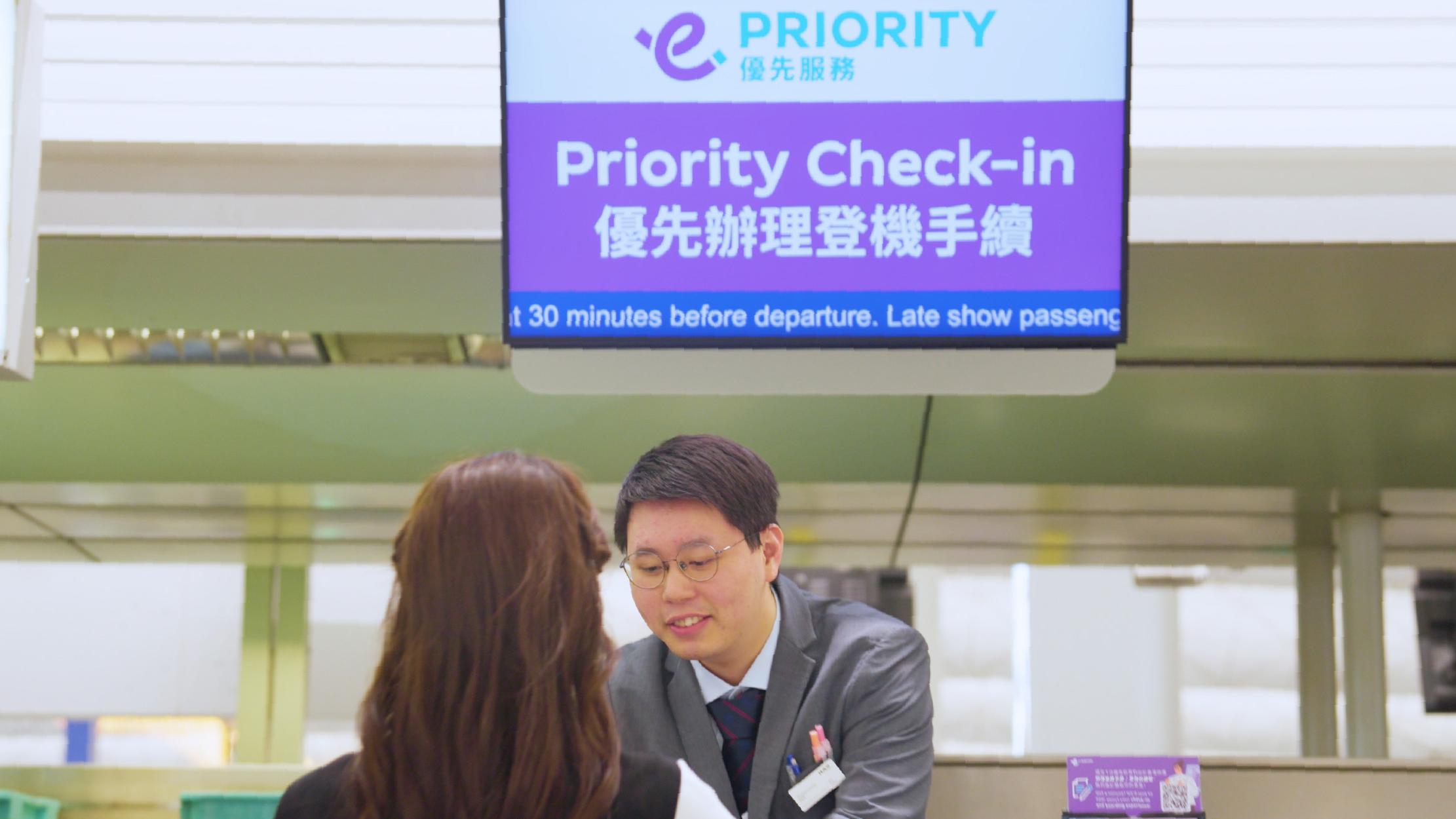 假日去旅行但唔想等？ 「 香港快運 優先服務+」 和 「提前選擇前排座位」兩個小升級幫你慳時間