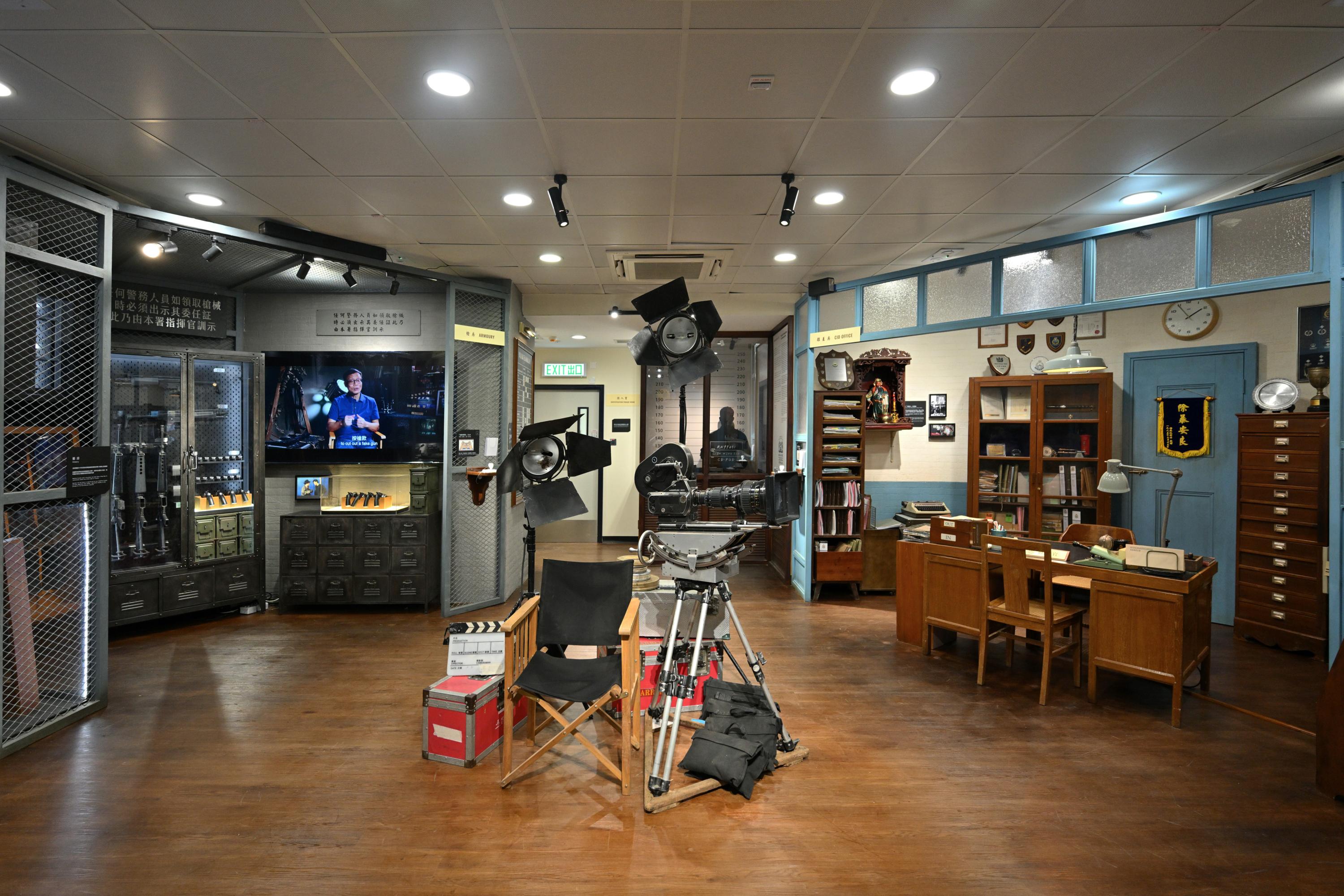 由​文體旅局轄下文創處策劃、本地電影工作者設計的「油蔴地警署光影之旅」展覽，可讓訪客可在真實警署現場，感受氣氛和香港警匪影視名場景等。(公關提供)