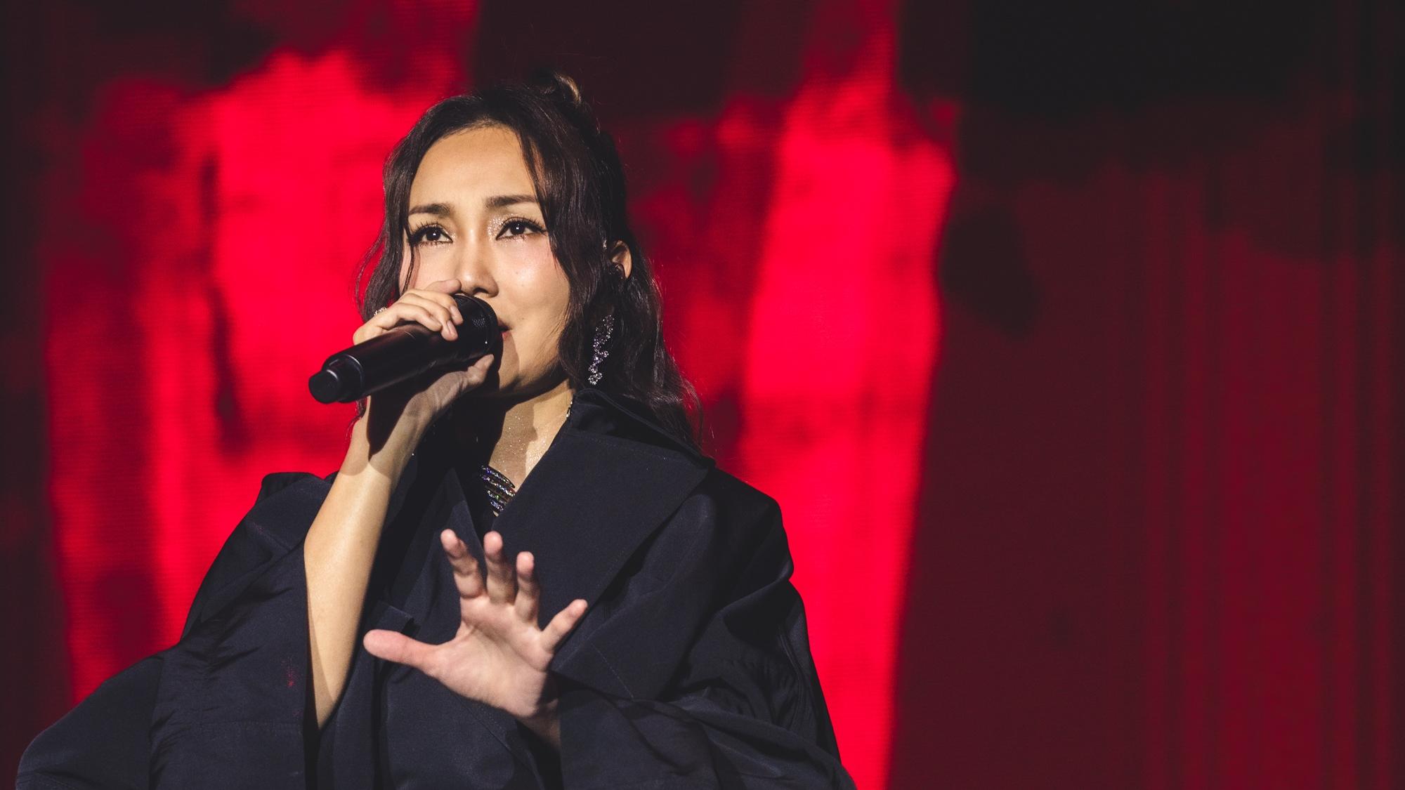 謝安琪哭悼方大同 唱《50/50》送宏福苑朋友