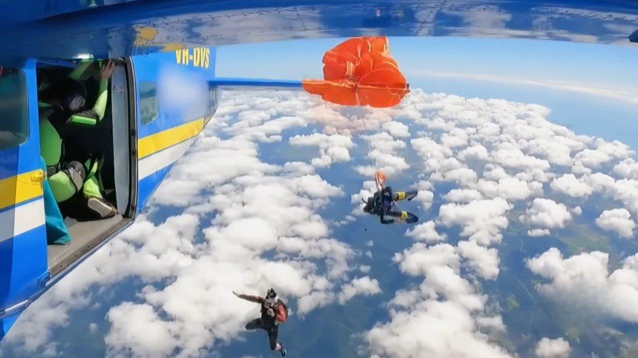 澳洲跳傘意外︱後備傘纏住飛機尾翼命懸4500公尺　男子機智割繩脫險（有片）
