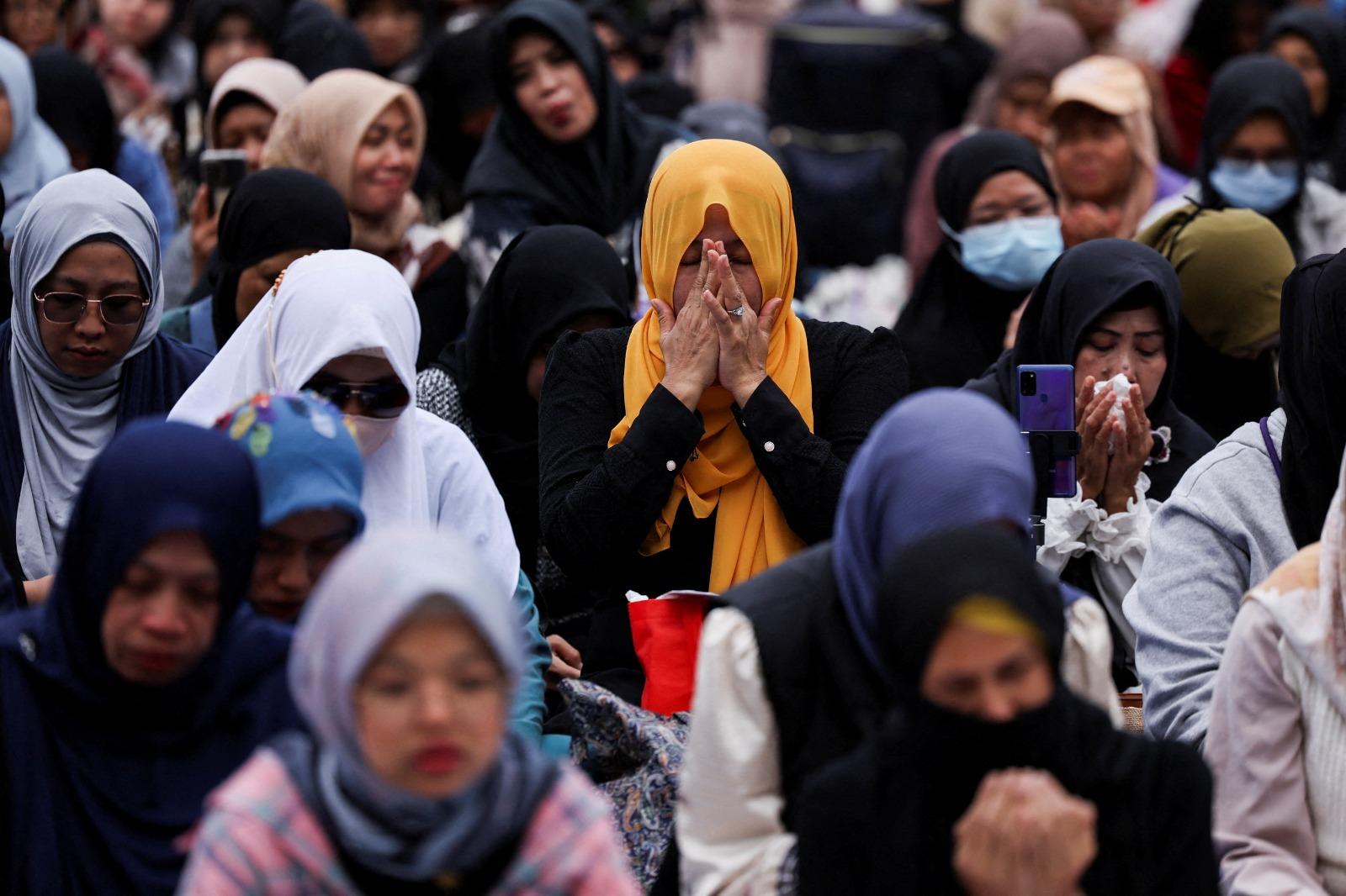 大埔宏福苑五級火，政府為死者家屬提供20萬元慰問金，包括地盤工人及外傭。(路透社)