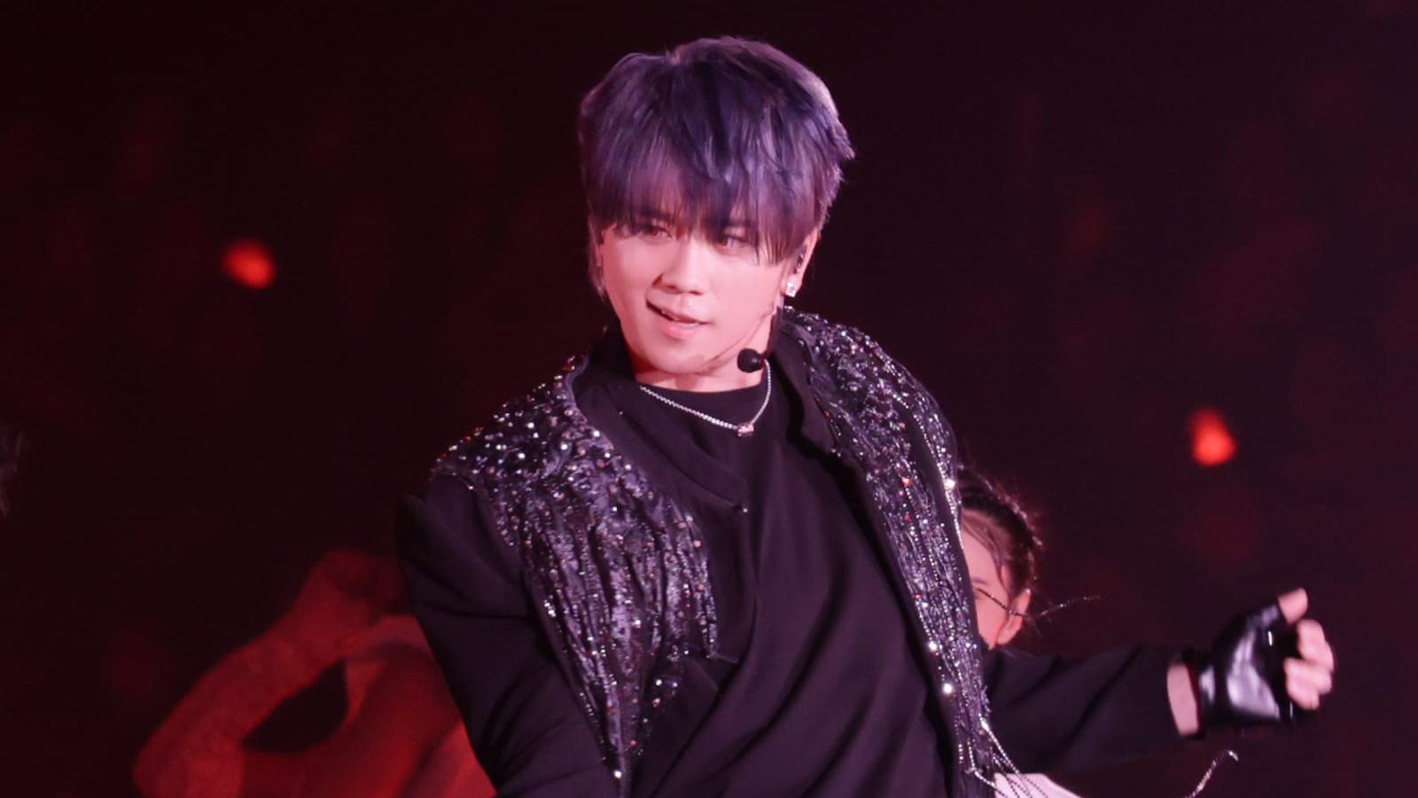 姜濤演唱會｜戴紅色con化身吸血鬼 頭場有王嘉爾做嘉賓