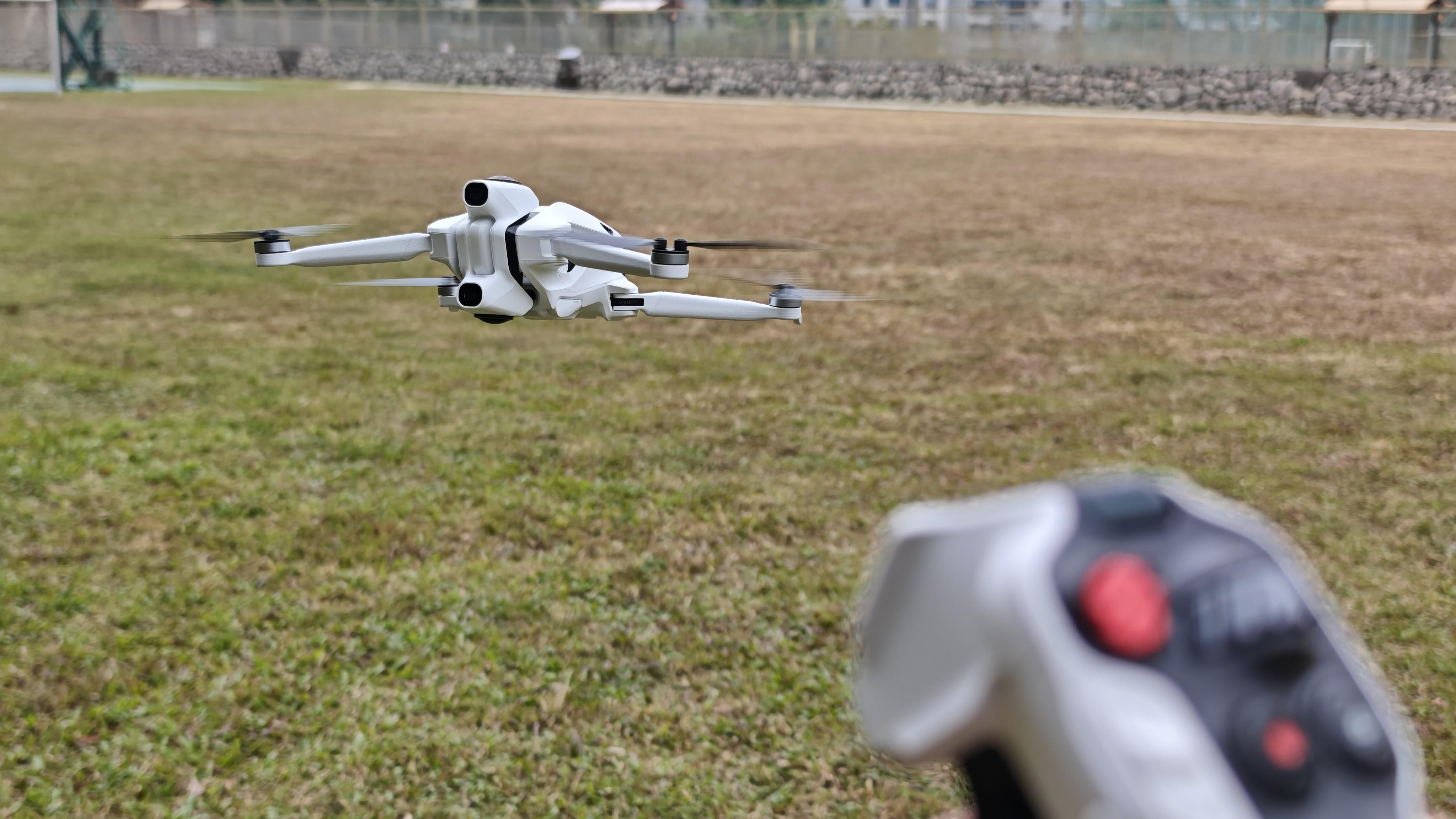 Insta360 Antigravity A1全球首部8K全景航拍機　速試體感遙控輕鬆飛行