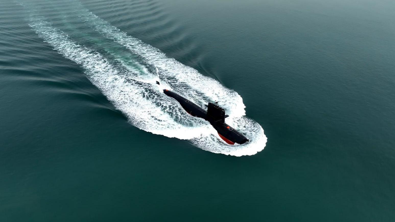 外媒認為中國正在開發新型「XXL超超大型水下無人潛艇」。（示意圖／《新華社》）