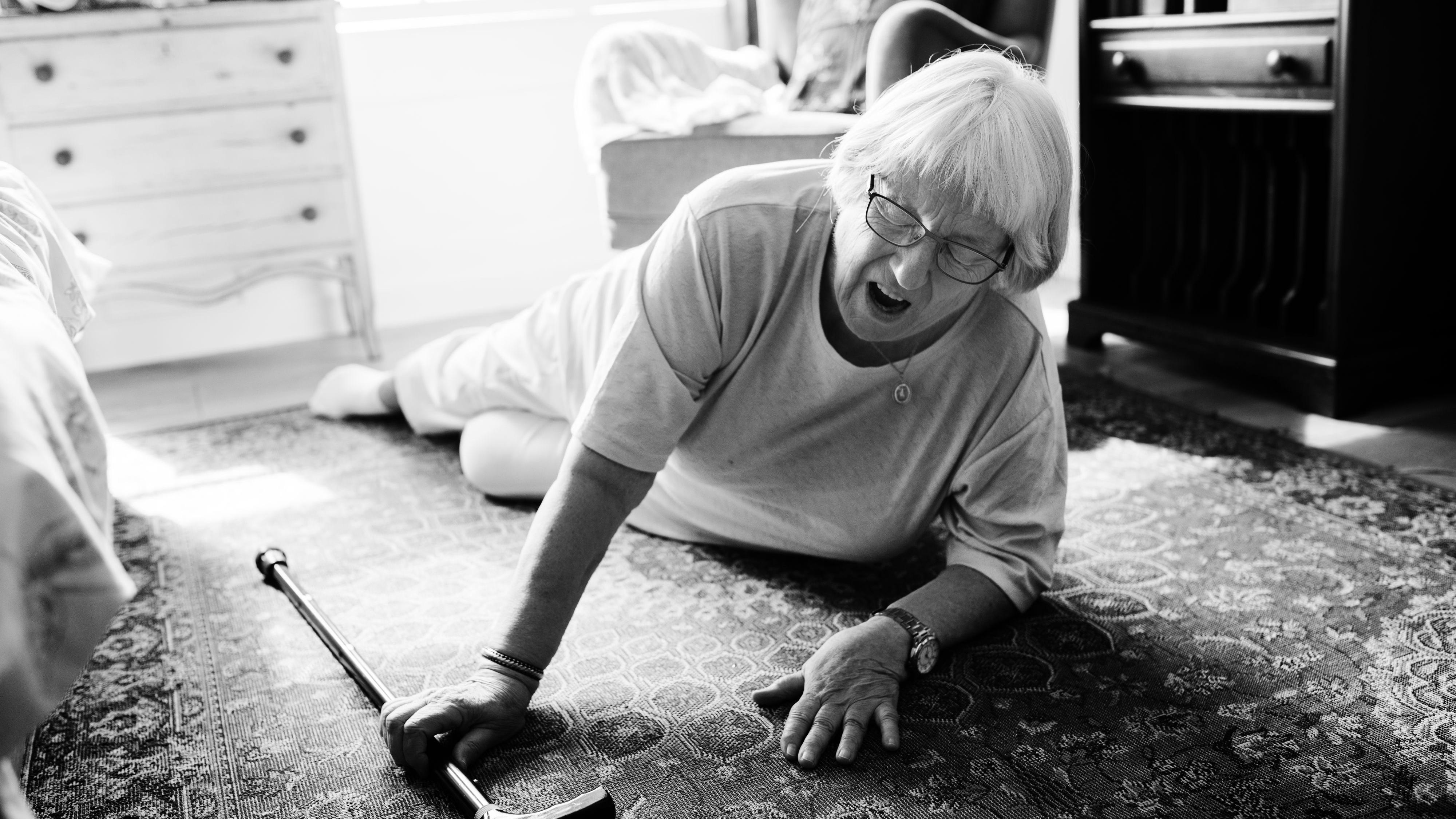 幾個星期由揸到車到癱瘓！6旬婦胸椎腫瘤壓脊髓　緊急手術後行得走得