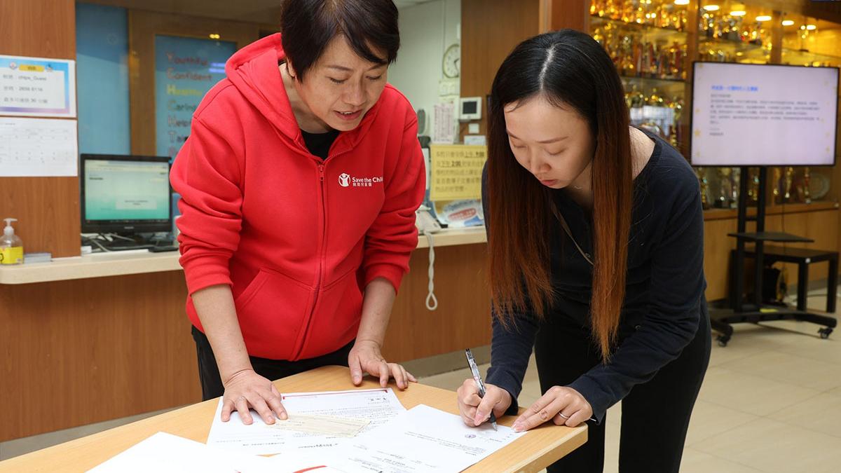 大埔宏福苑五級火|救助兒童會獲李兆基基金及李家誠徐子淇慈善基金資助 向受災學生發放1萬元