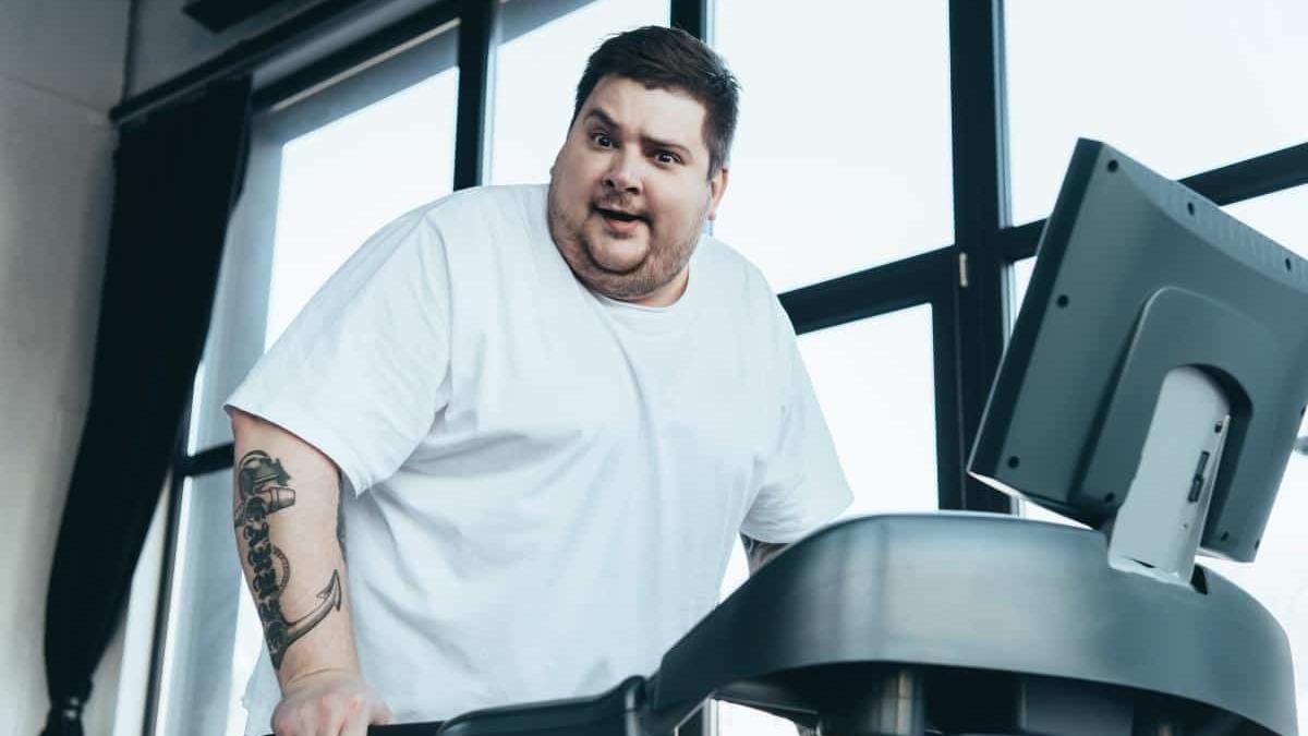 規律重量訓練、減重、良好睡眠、均衡飲食，都能幫助身體自然提升睾丸酮分泌。