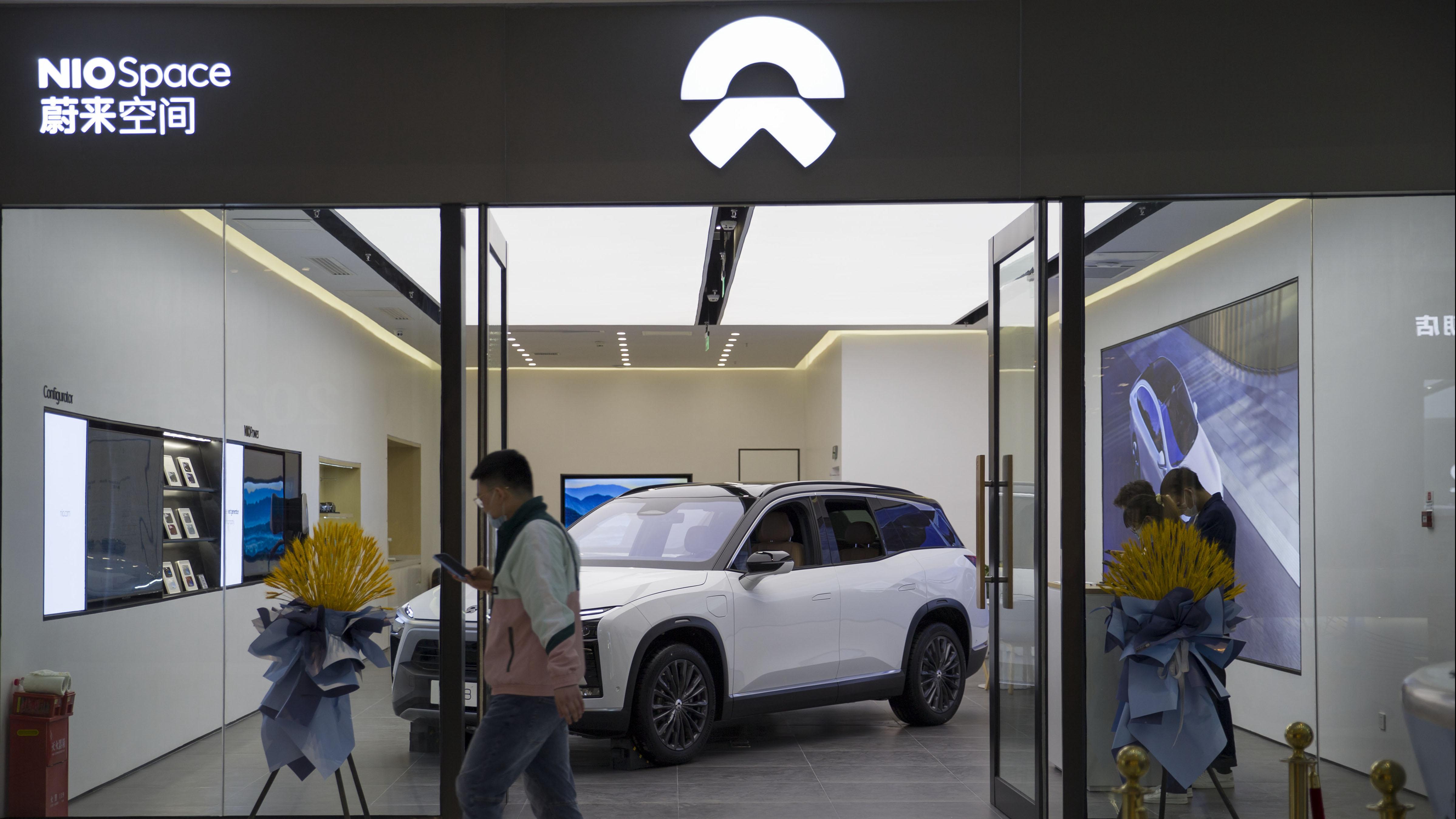 一文看清各大車企上月銷售！蔚來交付量按年大增逾7成，比亞迪銷量微跌5%。