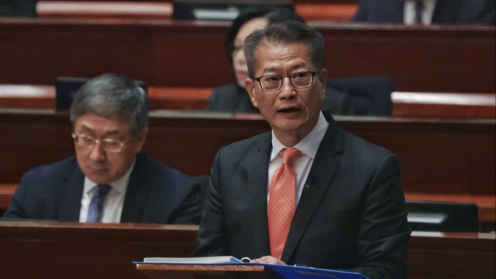 財政司司長陳茂波在網誌撰文表示，香港今年股市樓市「價量齊升」，料明年經濟保持良好勢頭。