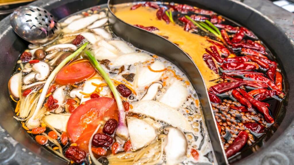 熱騰騰的鍋物往往隱藏「高油、高鈉、高熱量」等健康風險。