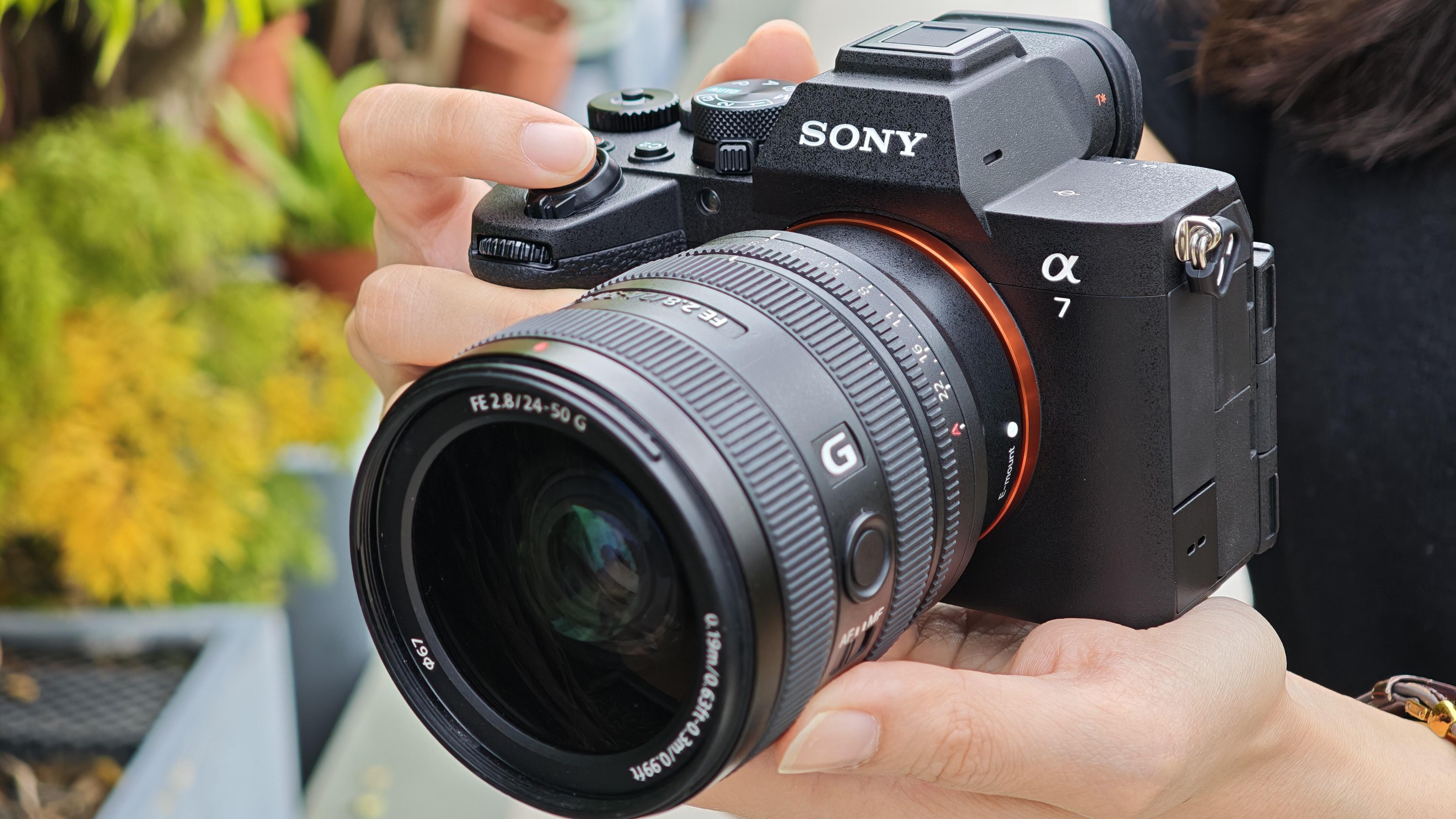 Sony A7 V全片幅無反相機登場　整合AI晶片連拍更快、續航力增強
