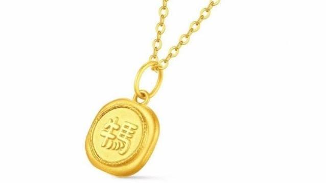 引發爭議的吊墜。（圖／翻攝新浪微博）