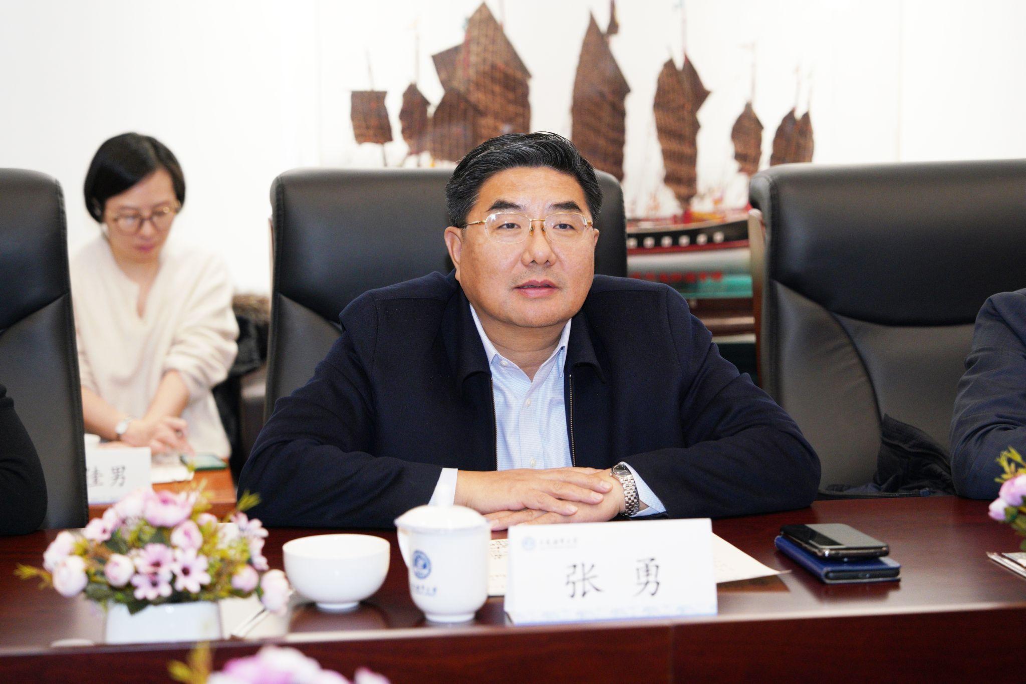 國務院任命張勇接替祁斌出任中聯辦副主任。（大連海事大學網站圖片）