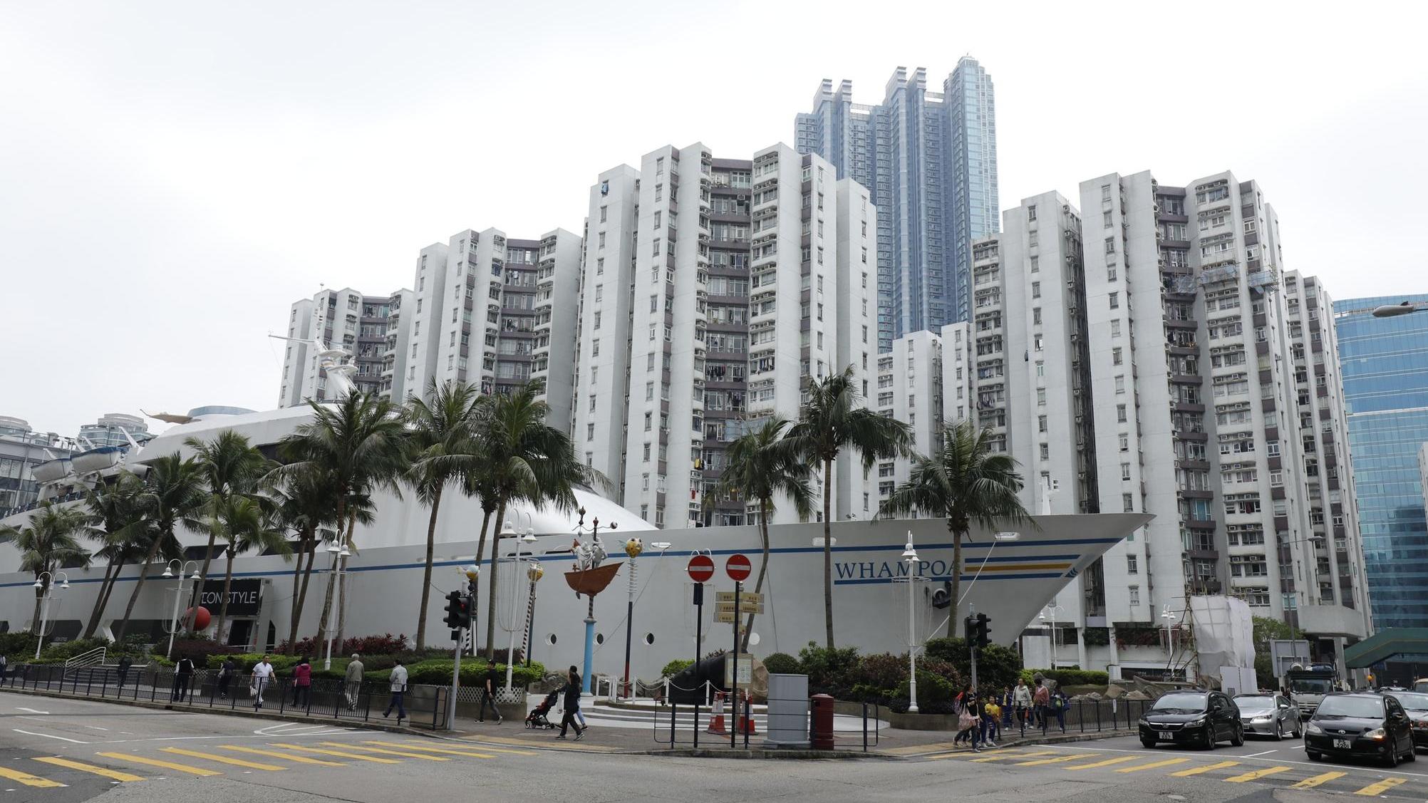 黃埔花園清潔工平台失足墮下，清醒送院治理(資料圖片)