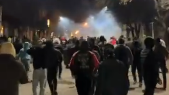 伊朗各地發生大規模的示威及衝突。(影片截圖)