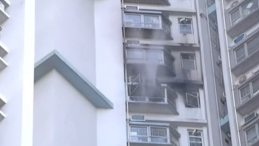 石硤尾邨美如樓一單位發生火警。(Now新聞截圖)
