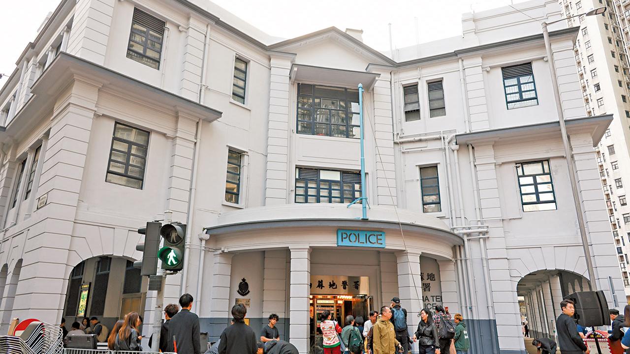 元旦旅遊熱持續 景點人潮湧 舊油麻地警署化身警匪電影展吸客