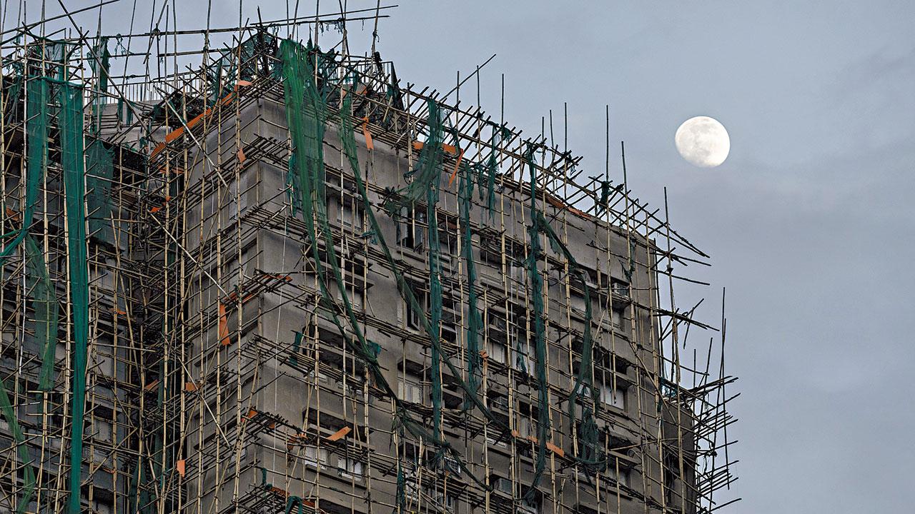 宏福苑居民盼長遠安置時間表 華懋旗下「合安」無限期任屋苑管理人 麥美娟:解散法團不影響業主最終決定權