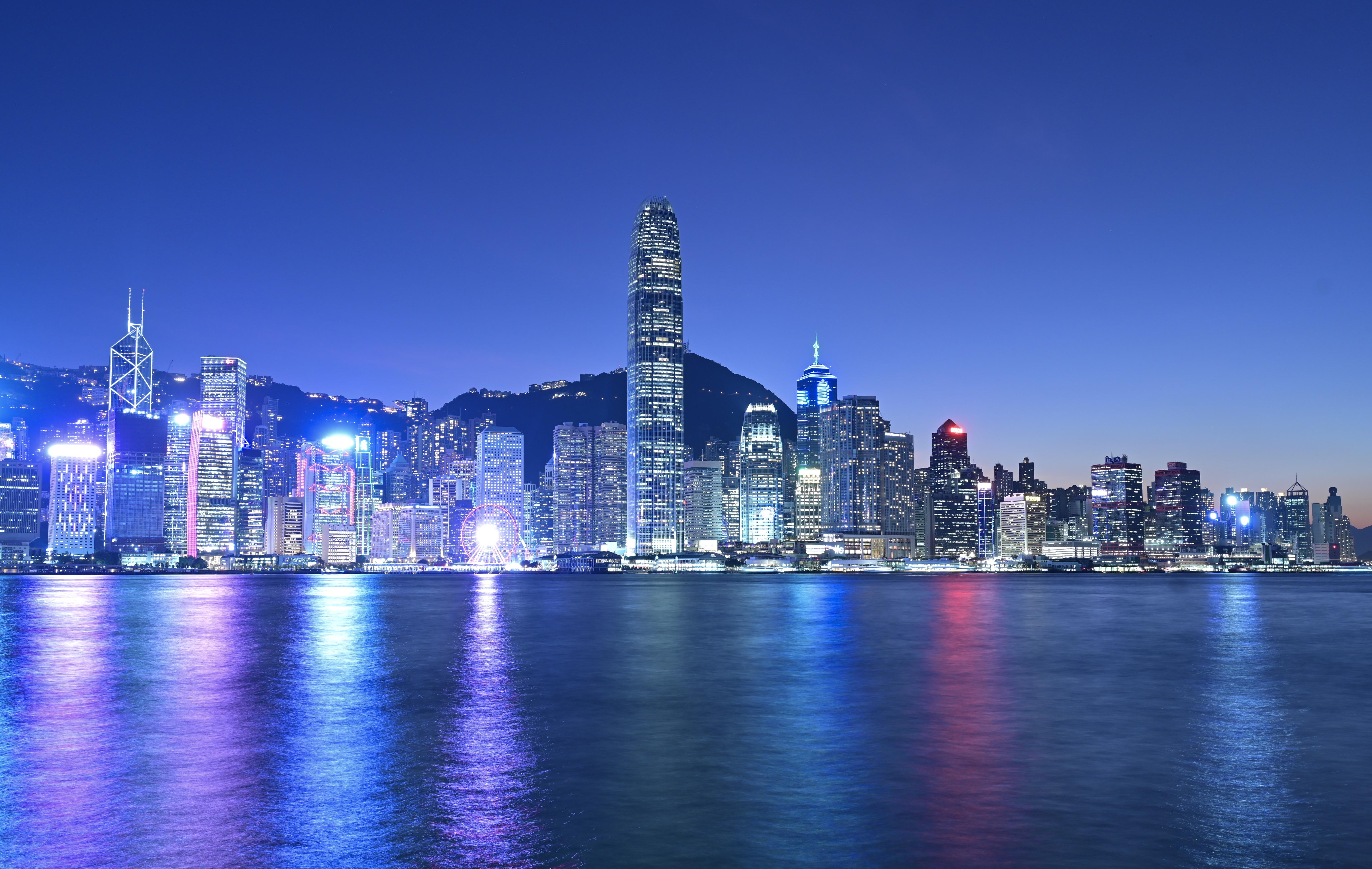 天文台發出寒冷天氣警告，預測本港未來一兩日早上天氣寒冷。