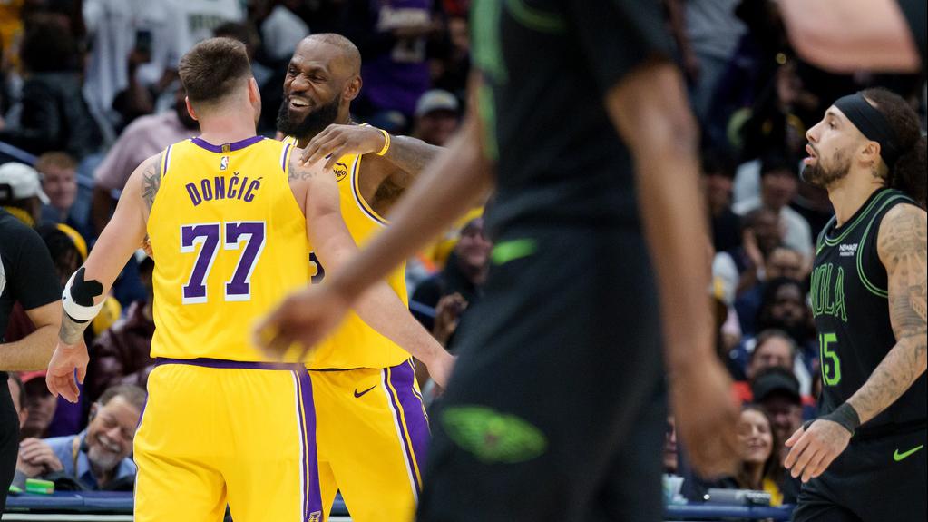 勒邦占士與當錫合力為湖人擊敗鵜鶘。(美聯社)