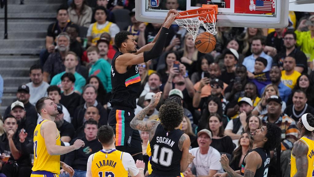 續任後備的雲班耶馬，以16分協助馬刺贏湖人107:91。(美聯社)